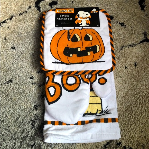 Holiday Peanuts Halloween 3 Piece Kitchen Set Poshmark
